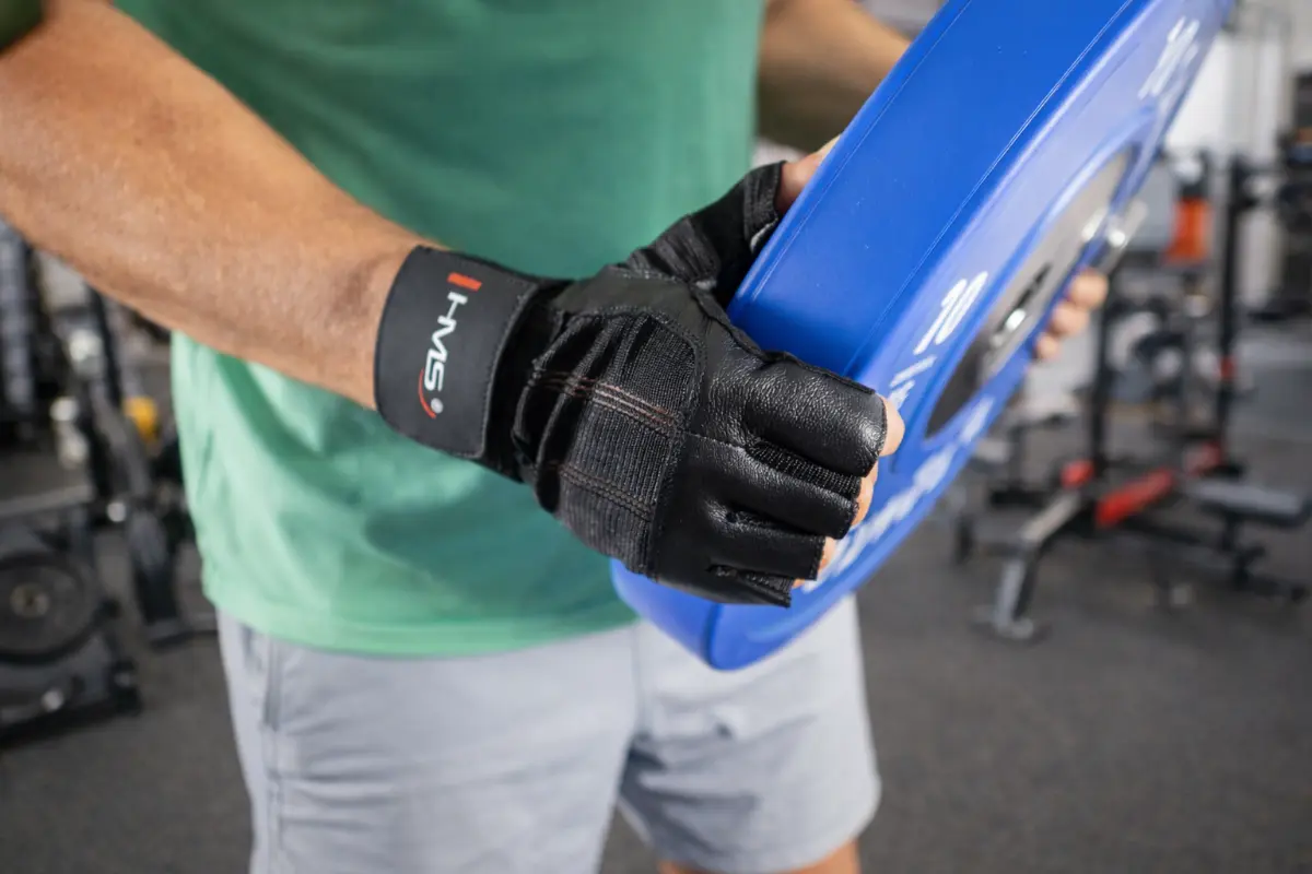 Ako poskladať domáci silový priestor tak, aby mal pevný základ, prirodzený rytmus a miesto pre dlhodobý rast 16 rukavice na cvičenie